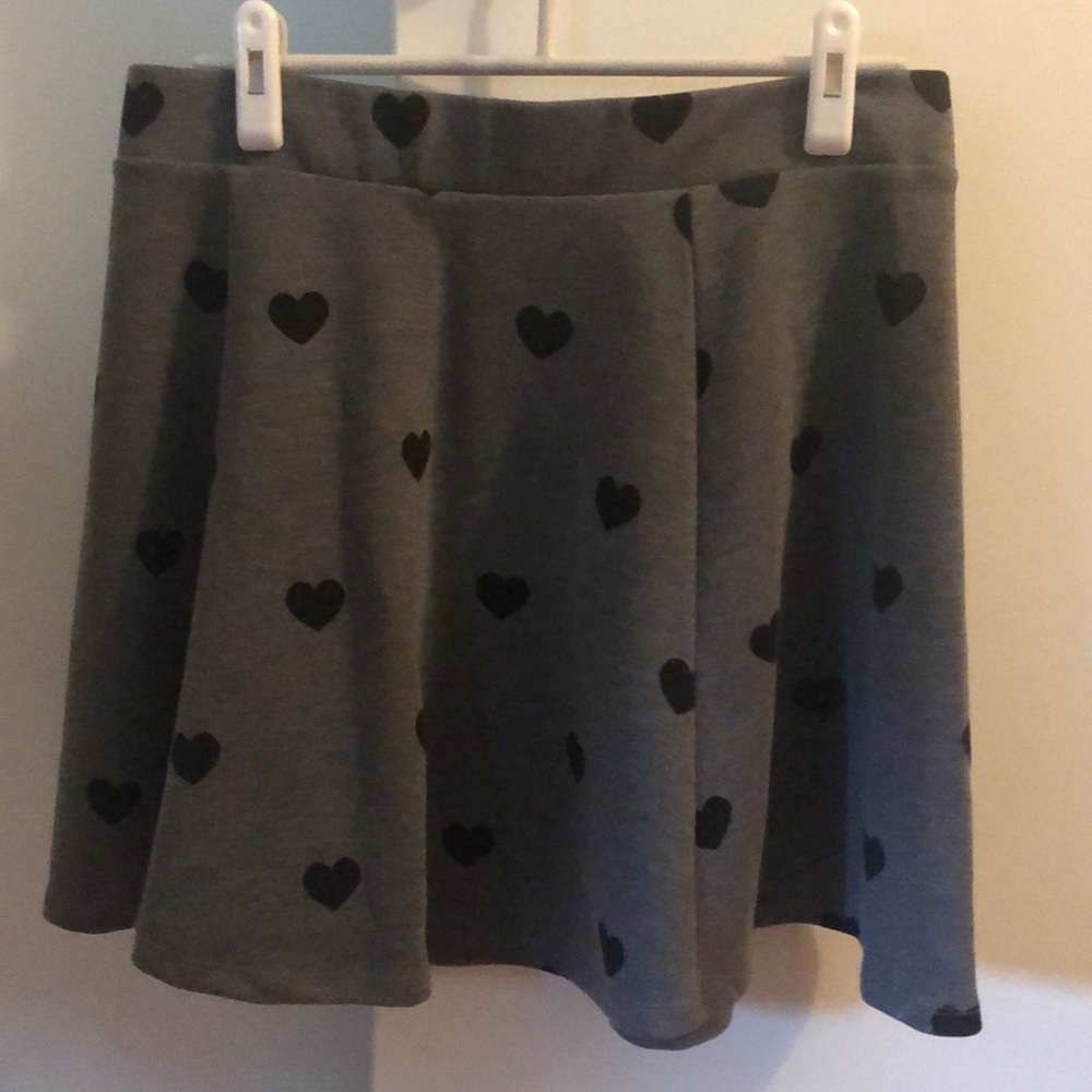 H&M black and grey heart print skater skirt. Sz L